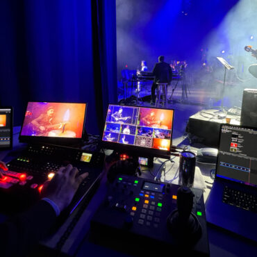 Live 03